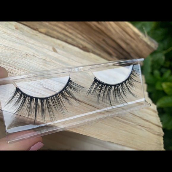 Lashes - Picture 2 of 5